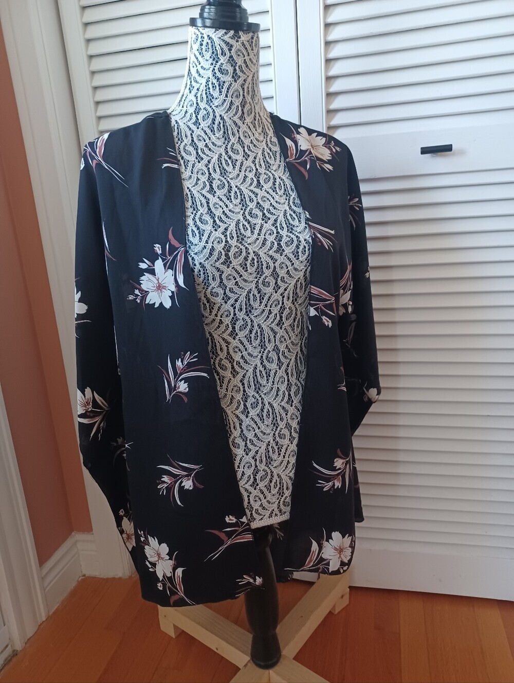 Eclipse Women's Large Kimono Style Open Flowered Cardigan